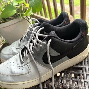 Nike Men's Black and White Sneakers